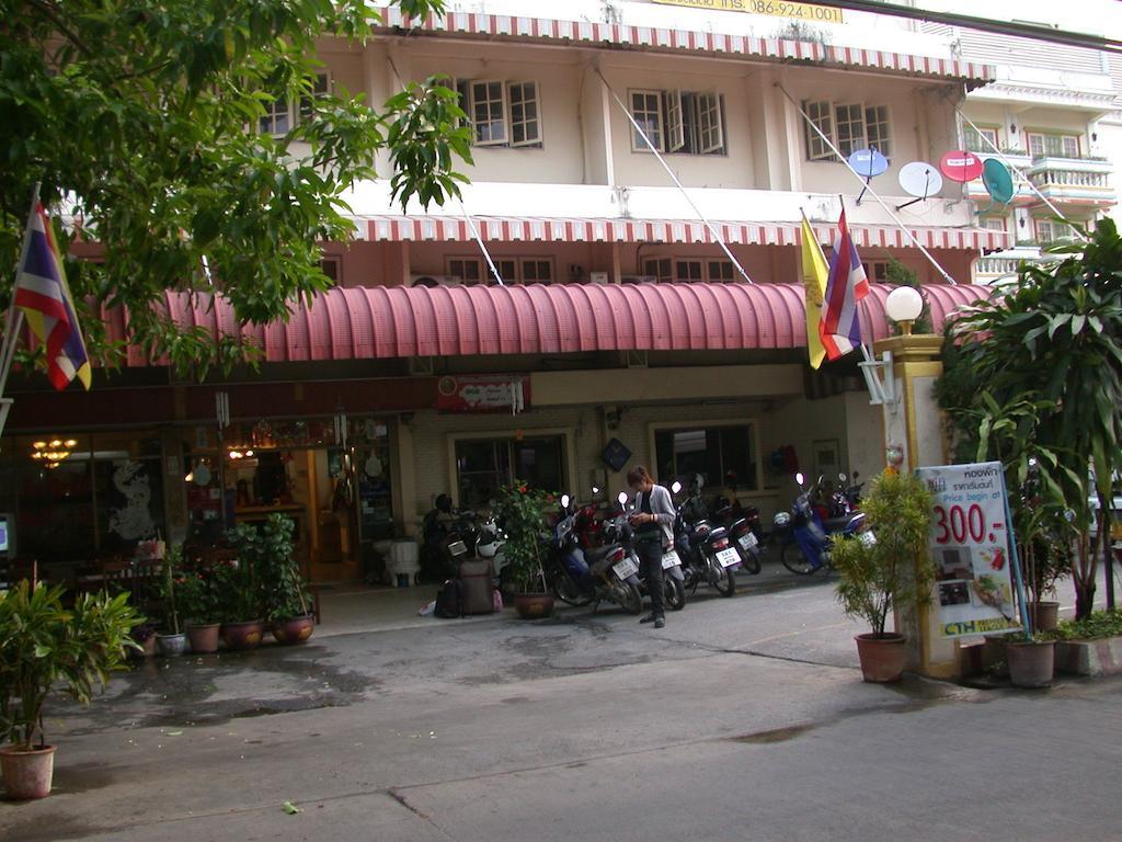 Inthanin Hotel Chiang Mai Quarto foto