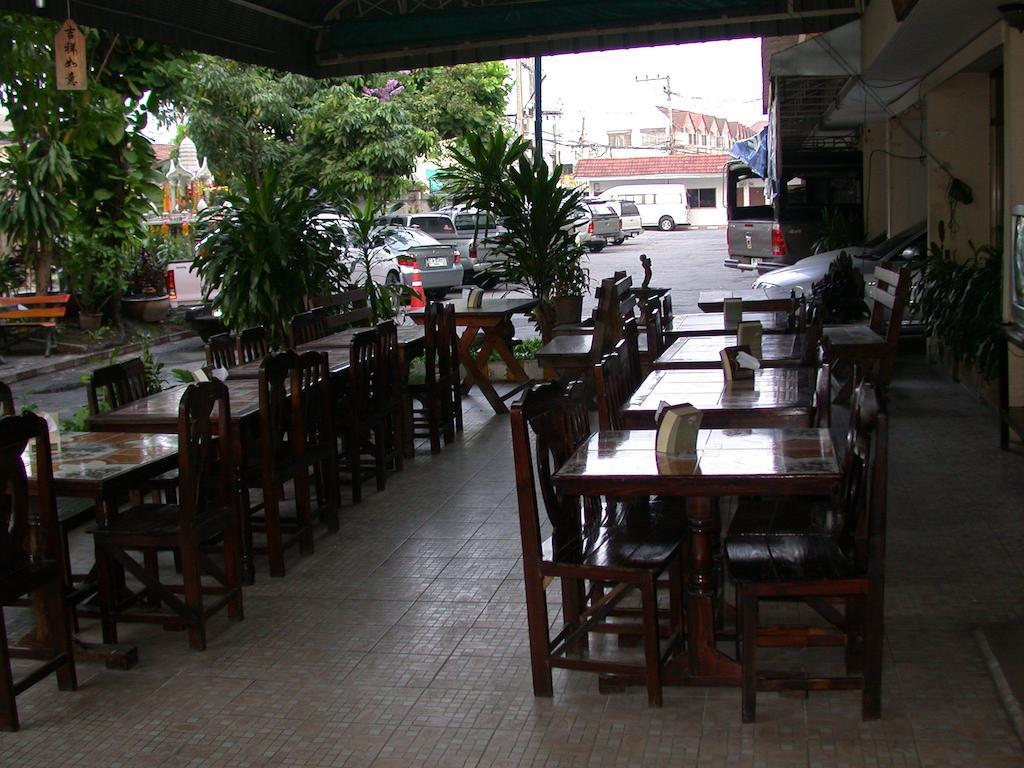 Inthanin Hotel Chiang Mai Exterior foto